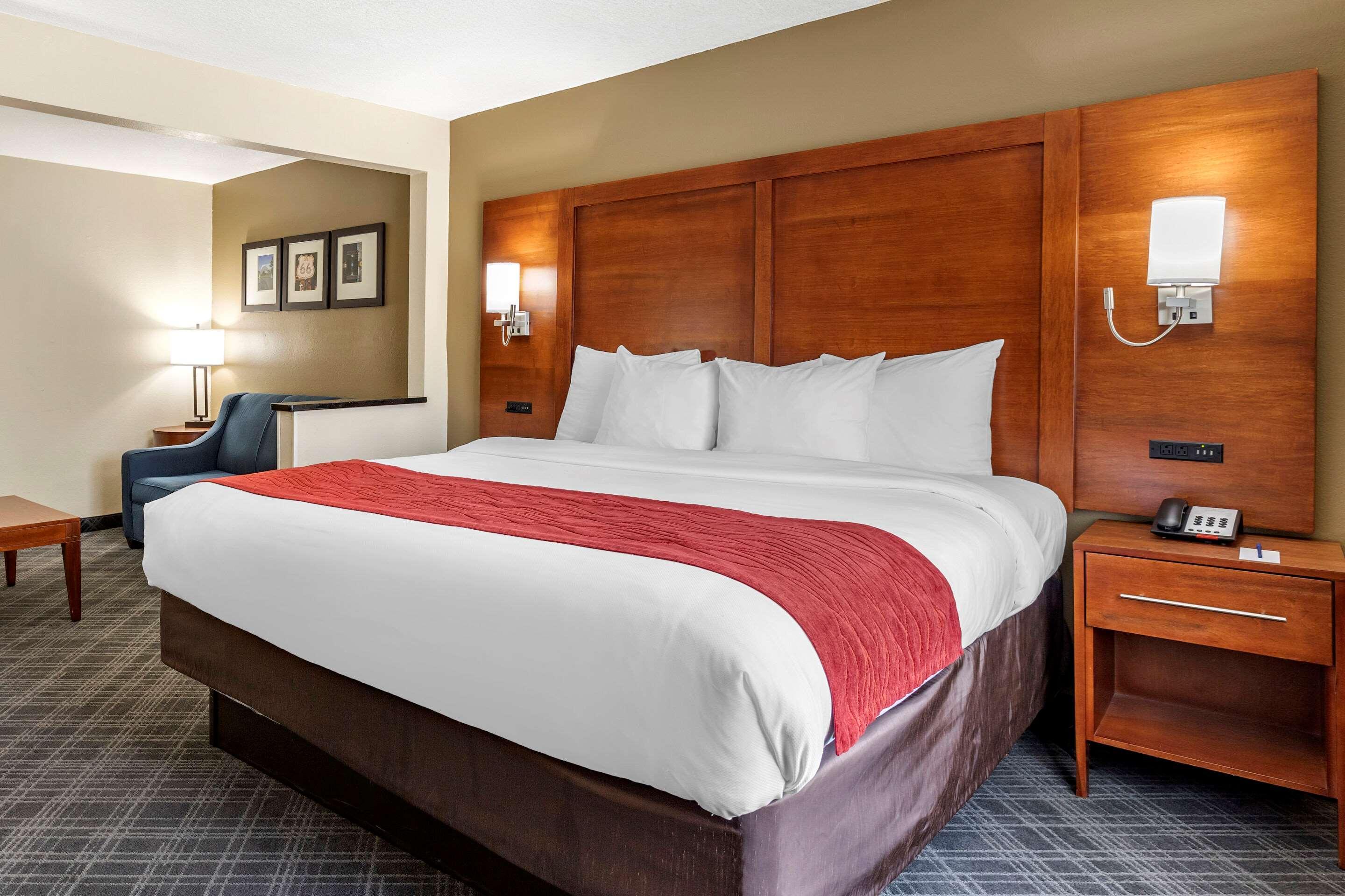 Comfort South - I-240 Inn